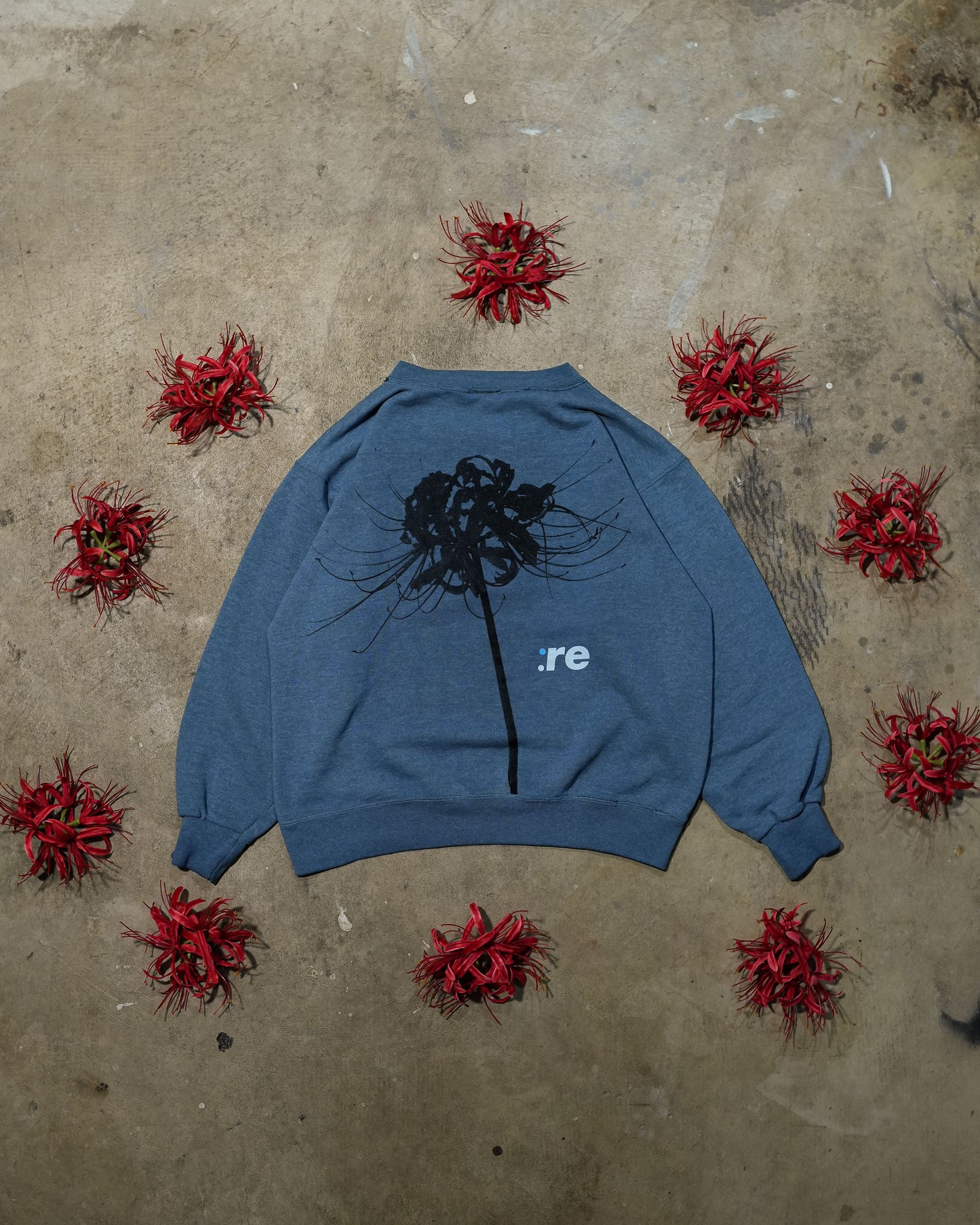 Halftone Spider Lily - Vintage Gray Russell Sweatshirt (1 of 1)